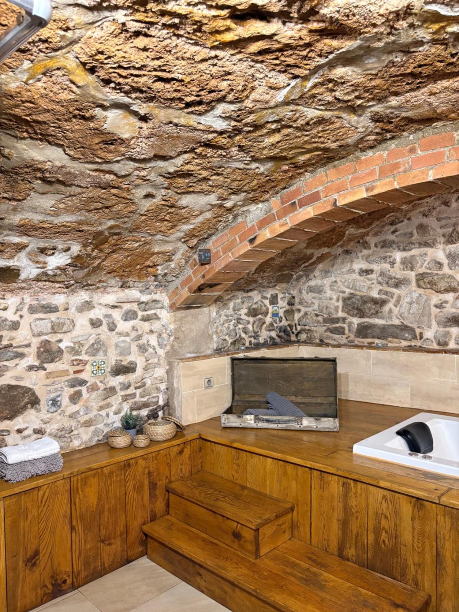 Apartment Sant Sebastia Con Jacuzzi, Sauna Y Jardin Moia